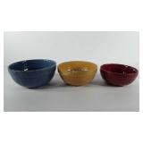 Kitchenwares, three ceramic nesting mixing bowls