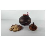 Mixed group, includes wooden horse decor, wooden