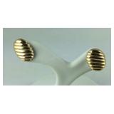 14k gold stud earrings 0.5g