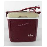 Igloo tag-along cooler, 7" x 10.5" x 11"