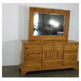 Thomasville pine dresser with mirror, center