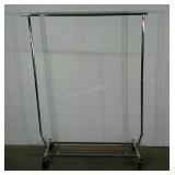 Adjustable clothing rack