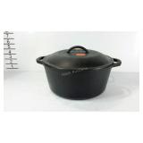 10.5" Lodge cast iron pot with lid