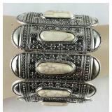 White howlite stretch bracelet silvertone