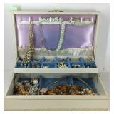 Jewelry box with jewelry