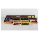 Train miniatures, twelve train cars in boxes,