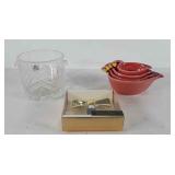 Mixed group, includes flamingo measuring cup set