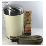 Bathroom waste can and the genuine ice bag