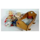 Doll cradle with 4 dolls