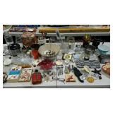 Skid lot: glasswares, housewares, knick knacks,