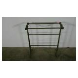 Quilt rack with metal feet