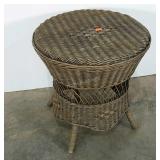 Wicker table, 22" diameter