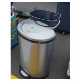 Kitchen Wastecan Lot. Stainless and others