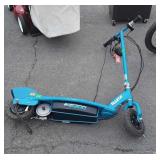 Razor e100 Scooter, note chain needs reattached,