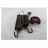 Crosby screw pin shackle and two scales