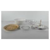 Kitchenwares, includes pyrex glass mixing bowl,