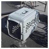 Poly Pet Carrier like new condition, medium size
