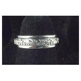 Size 5 Sterling floral spinner in 4.18 Grams