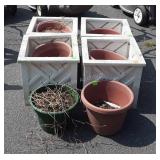 Four plastic flowers pot holders and 6 pots