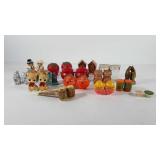 Salt and pepper shakers, sixteen sets, includes