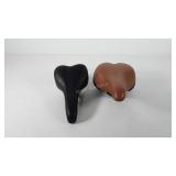 Two bicycle seats, Vitesse and