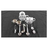 Teapots,  steepers, measures and cream & sugar