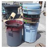 6 Rubbermaid Trash Containers, 1 homeowners type