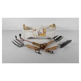 Gardening hand tools and set of two handle