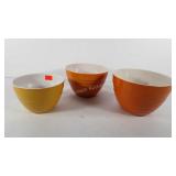 Kitchenwares, three Paula Deen mixing bowls