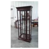 Ethan Allen furnitue Curio Cabinet, Mahogany