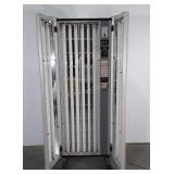 Stand Up Tanning Booth, tirfold section on