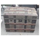 Hump back trunk, no till, hinge damage