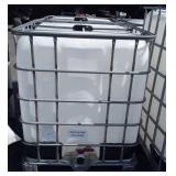 225 Gallon poly dispenser tank with Cage pallet