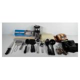 Kitchenwares, includes wall mount paper towel