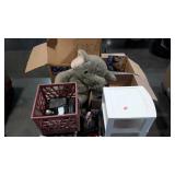 Skid lot: plush toys, lamp, mugs, books, three