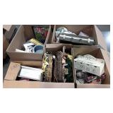 Skid lot: home decor, gift bags, wreaths, and