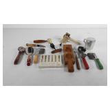 Kitchenwares, includes ice cream scoop, carving