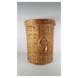 Wicker laundry basket, 25"