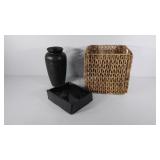 Decorative items, 2 ceramic pieces and square