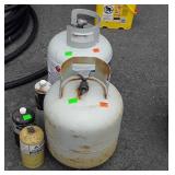 5 assorted propane tanks