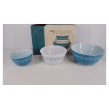 Pyrex, Snowflake Blue 3 piece bowl set, with