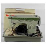 Singer fashion mate sewing machine with case,