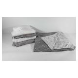 Bedding, Queen size duvet,  reversible with gray