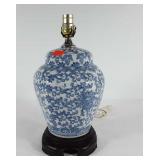 Blue and white ginger jar table lamp, no harp