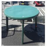 Plastic patio table, 38" in diameter