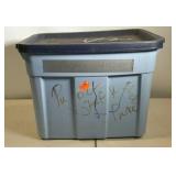 Rubbermaid Roughneck 18 gallon tote bin with lid