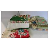 Table linens - 7 vintage tabecloths, 1 tablecloth