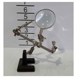 Magnifying vise