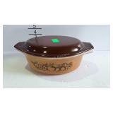 Pyrex 1-1/2 qt covered casserole dish with fruit