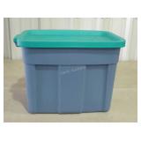RUBBERMAID ROUGHNECK tote with lid. 18 gallon.